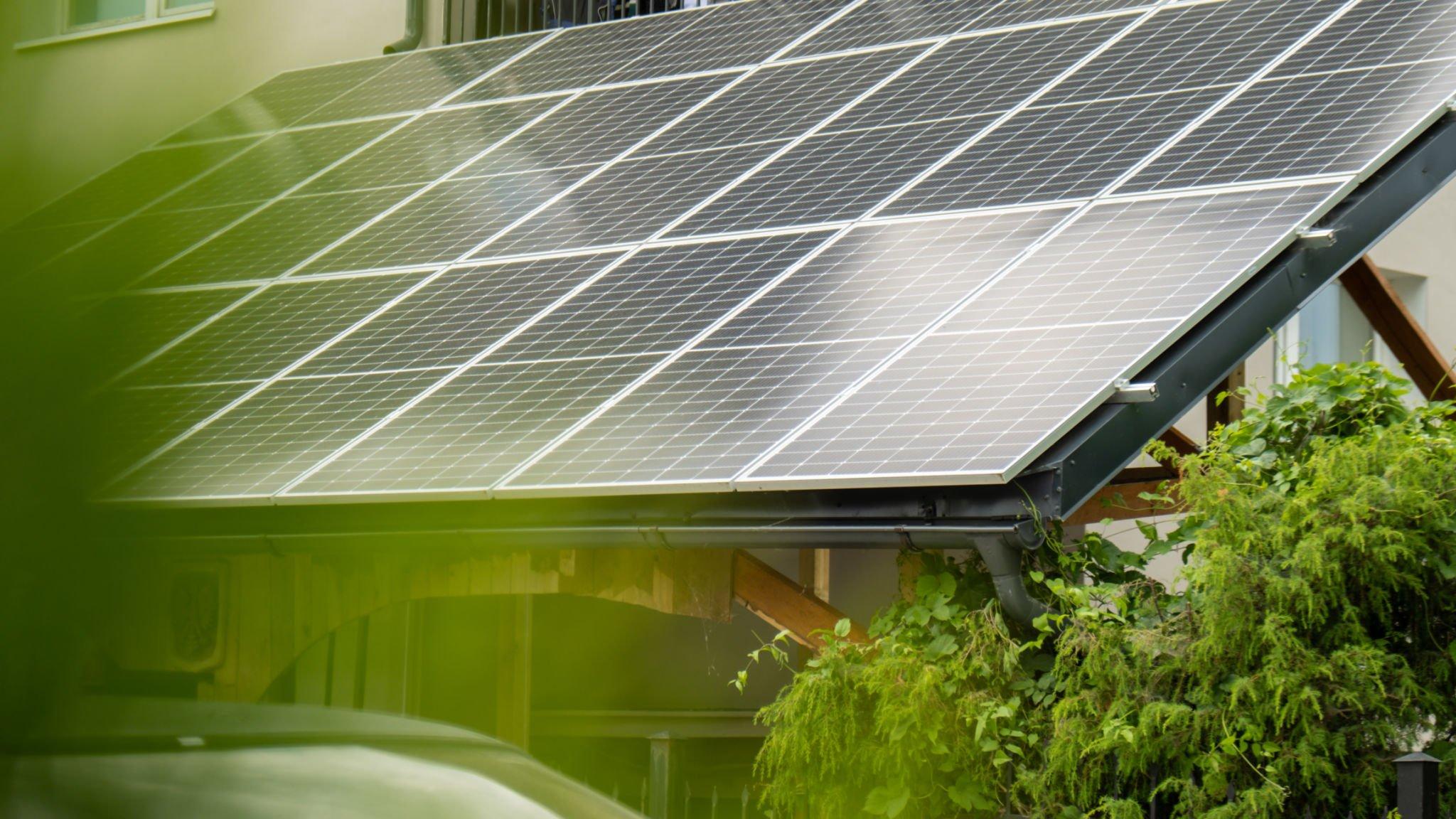 Unleashing the Economical Benefits of Solar Panels: Powering Savings and Sustainability